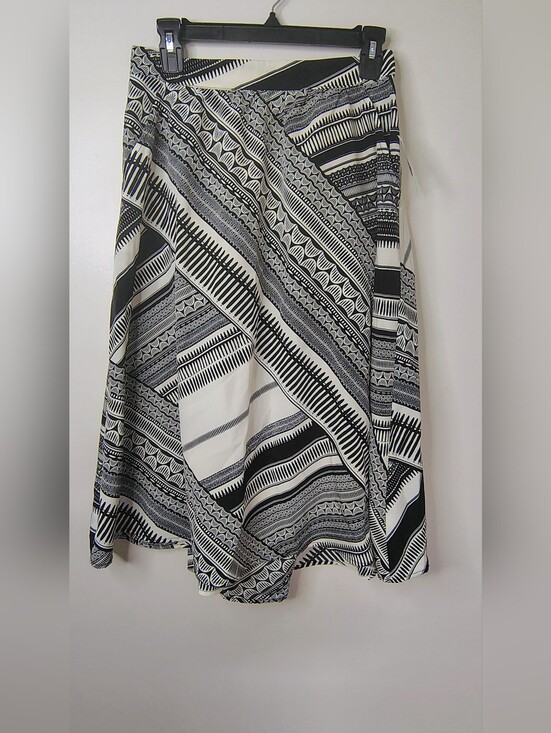 Old Navy Dresses & Skirts - Old Navy Black White Geometric Print Asymmetrical Handkerchief Hem Midi Skirt Me